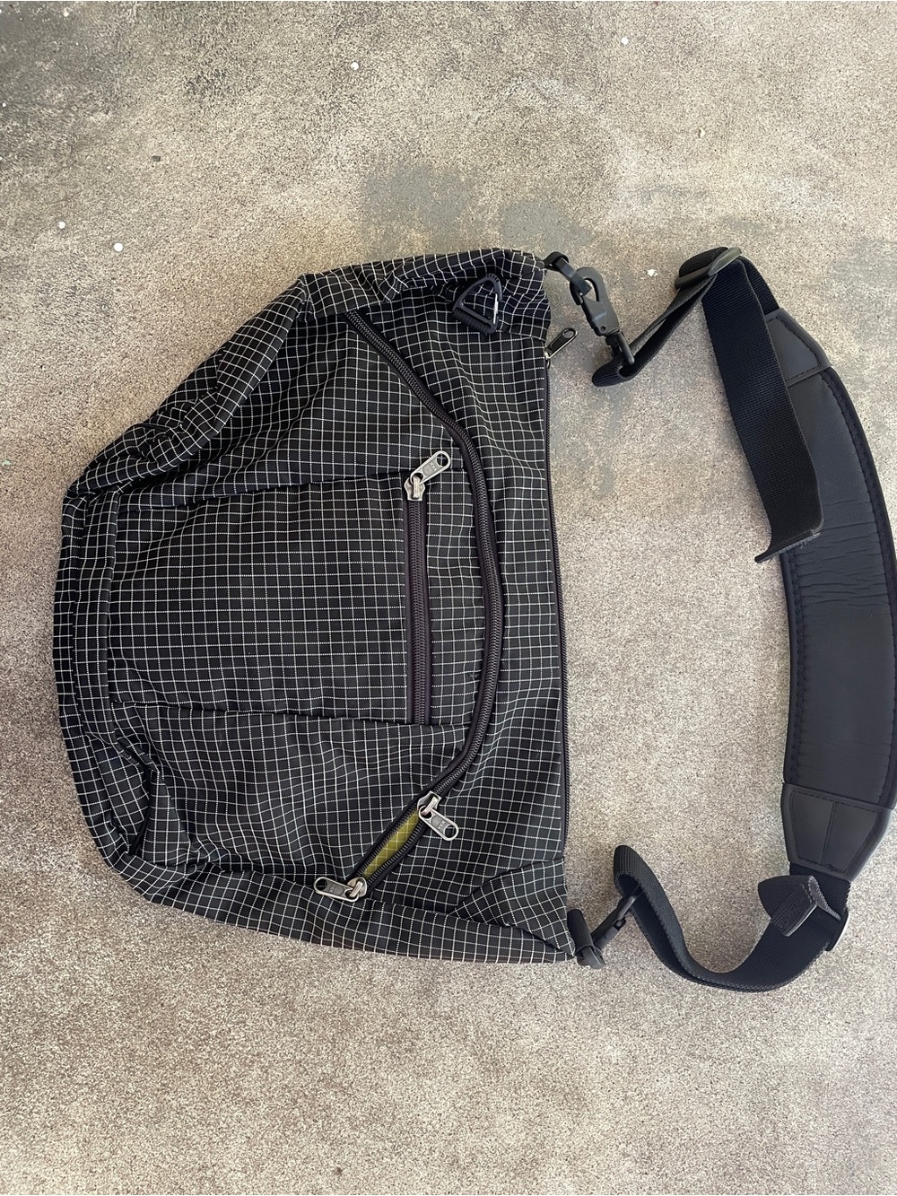 Tom Bihn parental unit diaper bag - Picture 2 of 4